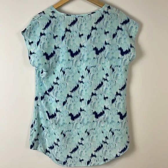 Max Studio blue patterned silk short sleeve blouse size medium - Picture 5 of 7